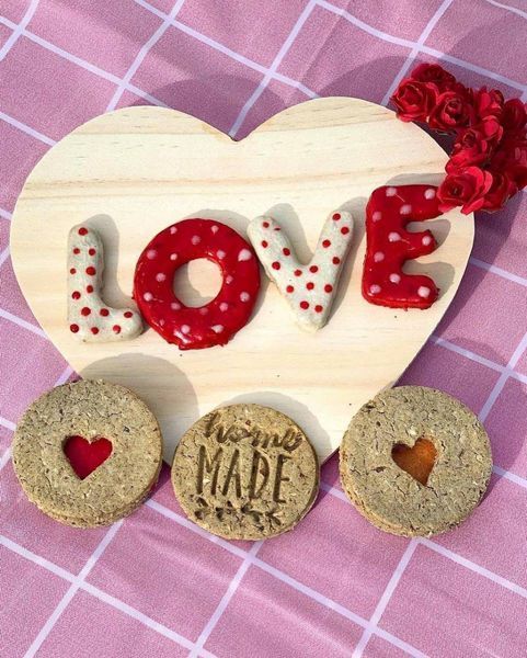 Набор натурального печенья для собак Cooka's Cookies Ко дню Святого Валентина 4 шт. 65 г 40235 фото