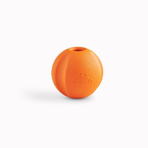 Игрушка мячик с отверстием для вкусняшек для собак Beco Pets Fetch Ball Оранжевый 31353 фото