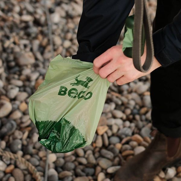 Одноразові пакетики для прибирання за собаками Beco Pets з ароматом м'яти 120 шт (8 рулонів по 15 шт) 31315 фото